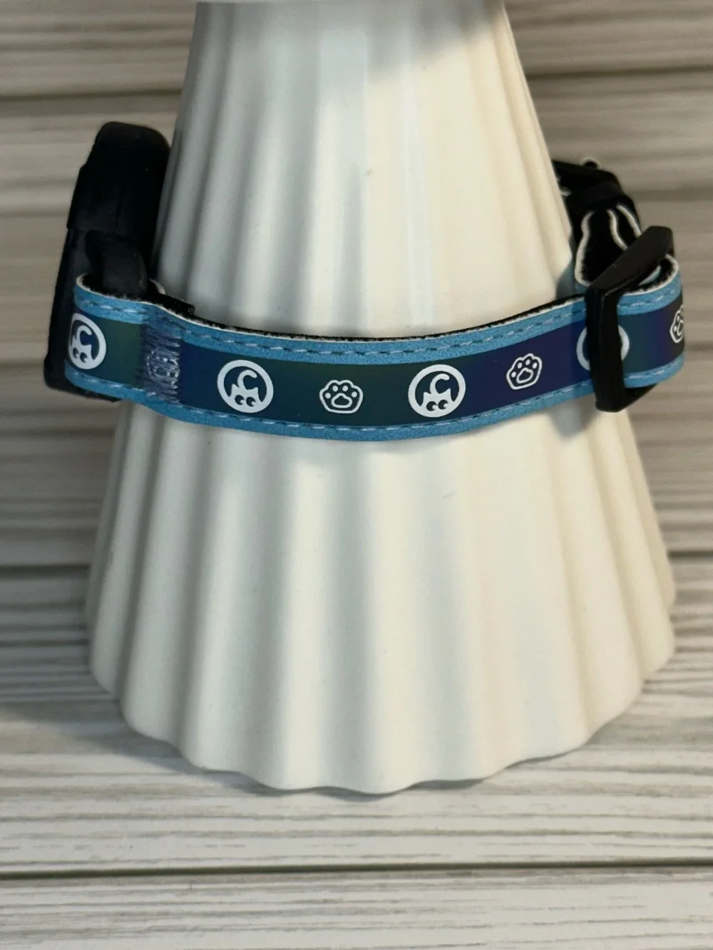 Reflective AirTag Holder Cat Collar With Rhinestone Paw Print Size XS Blue